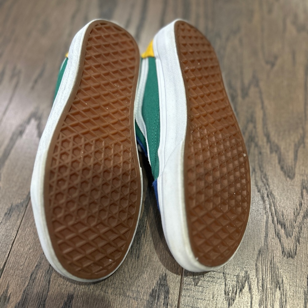 Vans - Picture 5 of 11